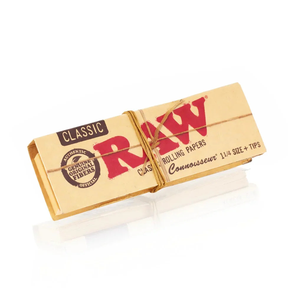 RAW Classic Connoisseur 1 1/4 Rolling Papers + Tips