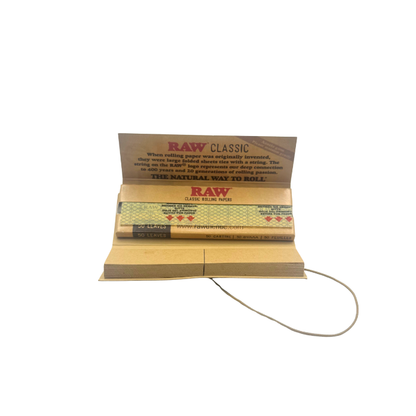 RAW Classic Connoisseur 1¼ Size Rolling Papers + Tips